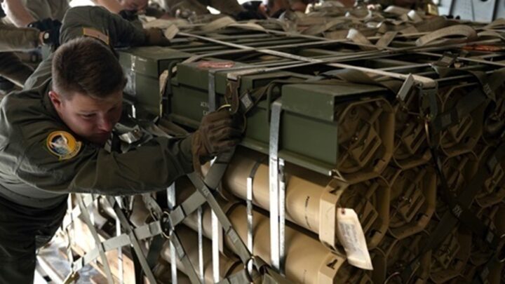 Експосол окреслив два сценарії подальшого постачання зброї США до України
