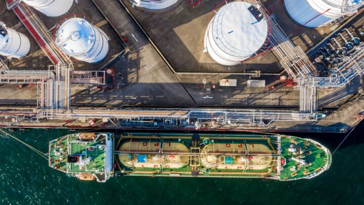 Китай рекордно наростив реекспорт газу через низький попит