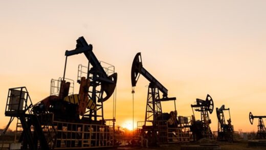 Ціна нафти за місяць впала найбільше за три роки