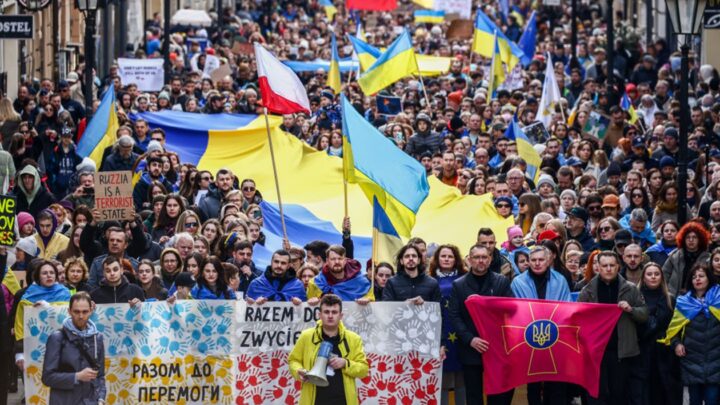 Стало відомо, скільки українців готові назавжди залишаться в Польщі