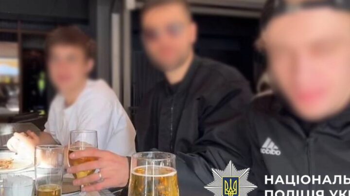 У Києві затримано молодиків, які хизувались зброєю в прямому ефірі