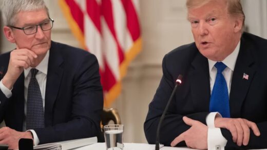 Трамп персонально сказав Тіму Куку, що не хоче виробництва Apple в Індії
