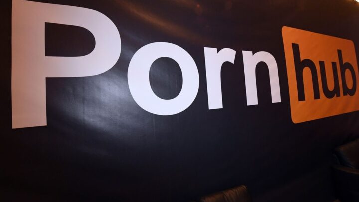 Влада Франції відповіла Pornhub на заяву щодо намірів покинути країну
