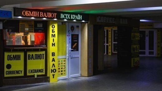 Курс долара знову зріс, євро - відступив від максимуму