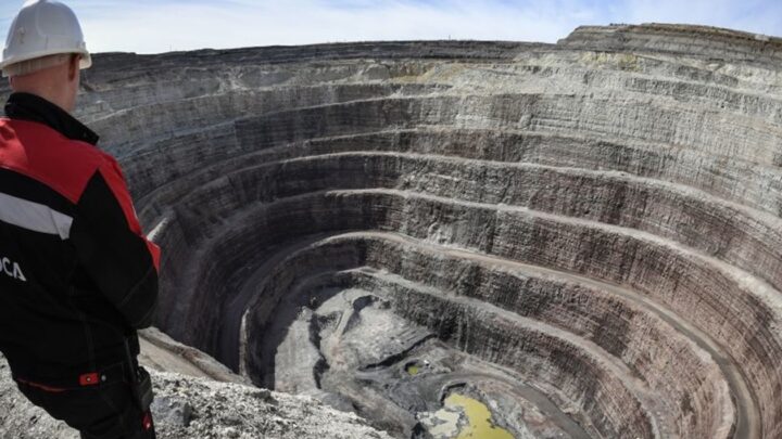 Санкції змусять Росію купувати алмази у самої себе