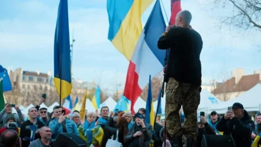 Росіяни у Франції влаштовують акції протесту проти ТЦК і Зеленського