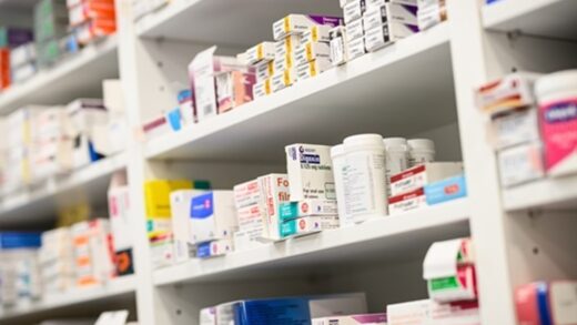 Нардеп озвучив суми сплати податків аптек і виробників ліків