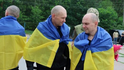 Україна повернула з полону військових і цивільних