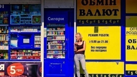 Долар перевищив психологічну позначку в обмінниках