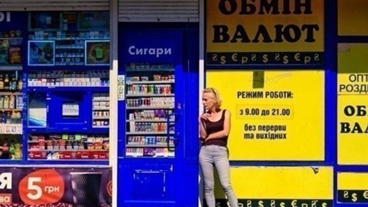Долар перевищив психологічну позначку в обмінниках