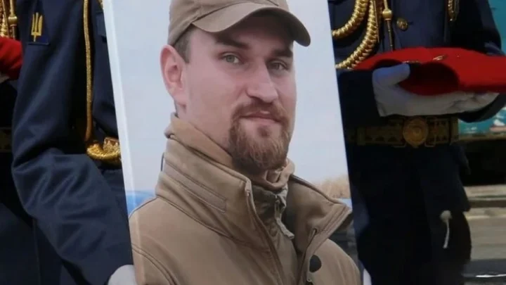 Київ попрощався із загиблим пілотом, Героєм України Максимом Устименком (фото)