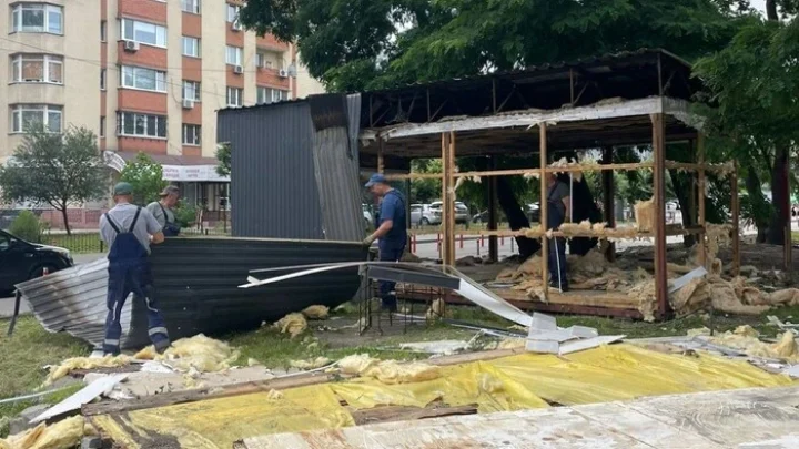 Біля метро «Житомирська» завершено демонтаж МАФів, який тривав два тижні (фото)