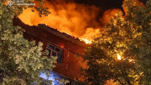 У Харкові виникла пожежа в офісній будівлі через атаку БпЛА: постраждали люди