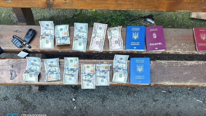 Прикордонник відмовився від хабаря у 320 тисяч, викривши ухилянтів