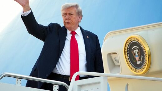 Трамп вилетів на Аляску на зустріч з Путіним