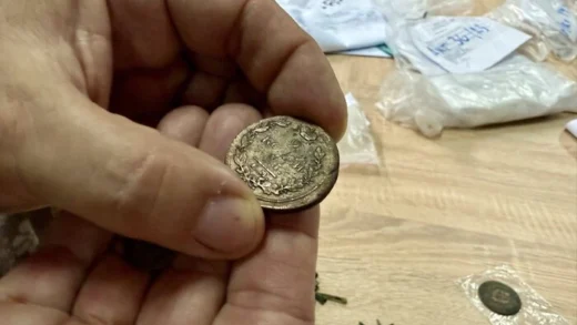 Київська митниця поповнила музеї Батурина та Чернівців старовинними артефактами (фото)