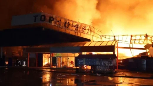 Атака на Дніпро та область: є жертва та поранені, зруйновано «Епіцентр»