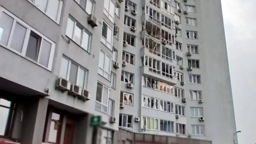 Нічна атака на Київ: фото та відео потрощеної багатоповерхівки