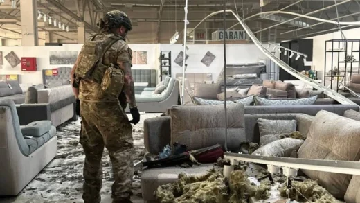 Поліція показали наслідки атаки на меблевий магазин у Харкові