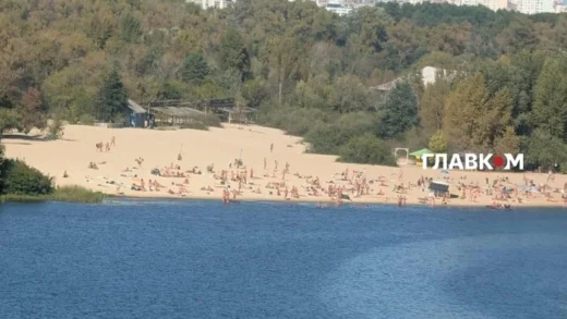В Україну повернулося літо: що відбувається на київських пляжах