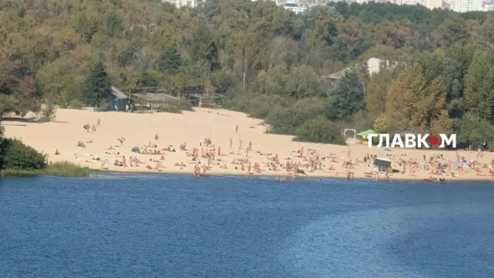 В Україну повернулося літо: що відбувається на київських пляжах