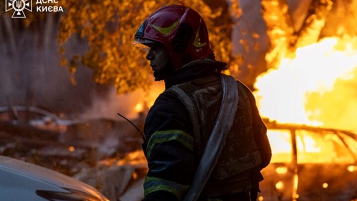 Київ під атакою балістики: чотири райони уражено