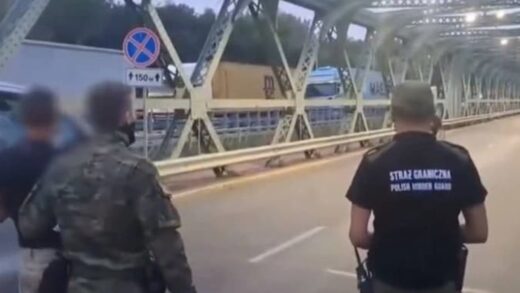 Польща депортувала українця, який погрожував самопідпалом