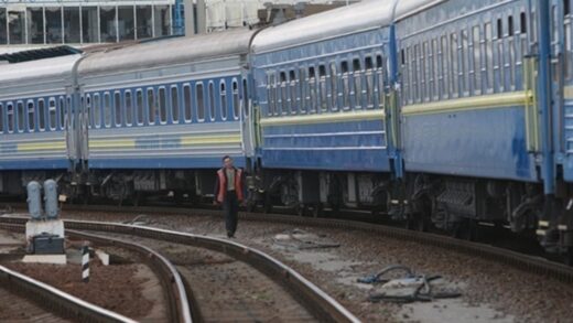 РФ вдарила по залізниці: які потяги затримуються