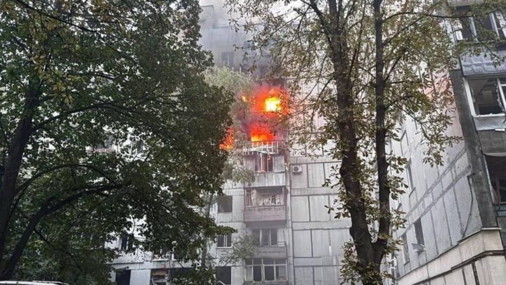 Момент прильоту ракети у Дніпрі потрапив на відео