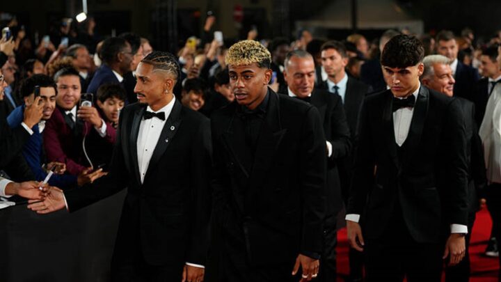 На червоній доріжці Золотого м'яча вболівальники обсвистали Барселону