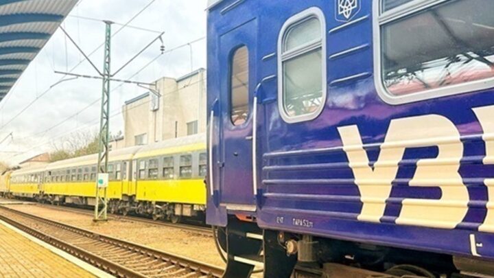 В Україні затримується низка поїздів через атаку Росії
