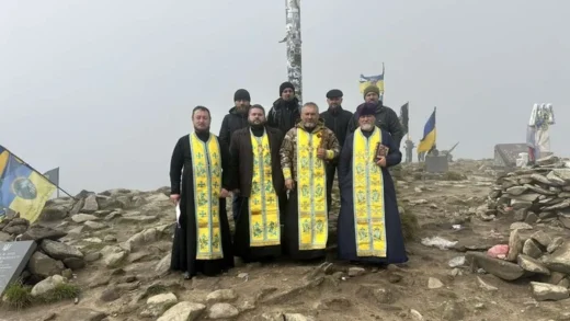 Священники помолилися за мир в Україні в несподіваному місці