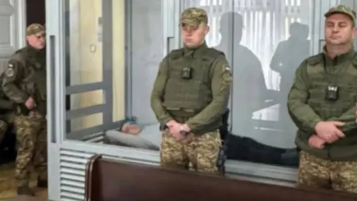 Обвинувачений у справі Фаріон приліг в залі суду (фото)