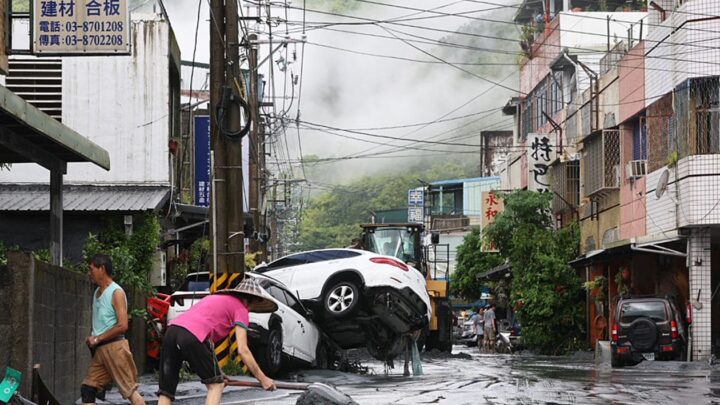 Тайвань накрив потужний тайфун: 14 загиблих і понад 120 зниклих безвісти