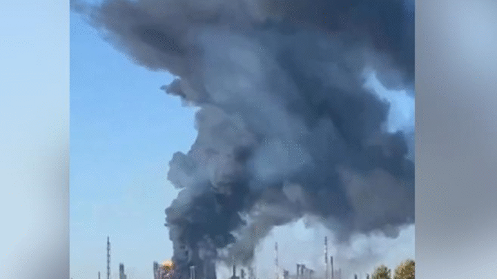 У мережі показали кадри влучань по НПЗ в Башкирії та по порту в Туапсе