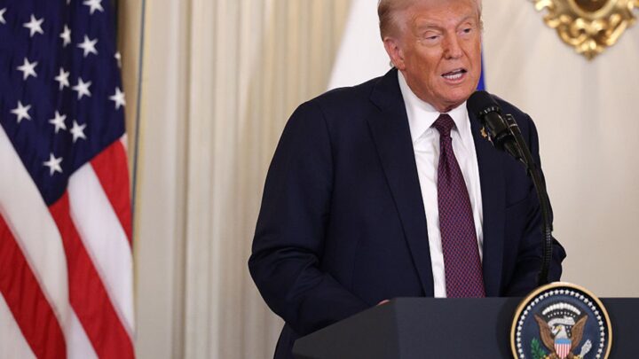 Трамп запровадив нові мита на деревину та меблі