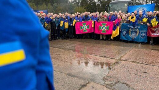 З полону повернулись 205 військових і цивільних