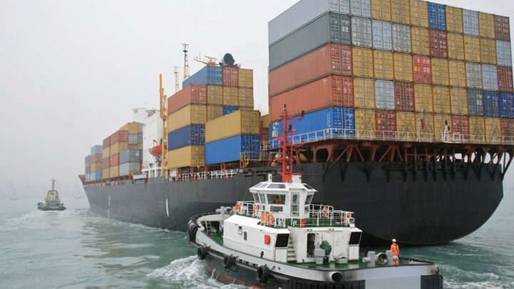 Китайський експорт до РФ впав до мінімуму з лютого