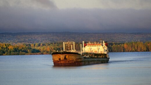 Ціна російської нафти впала нижче $50 за барель