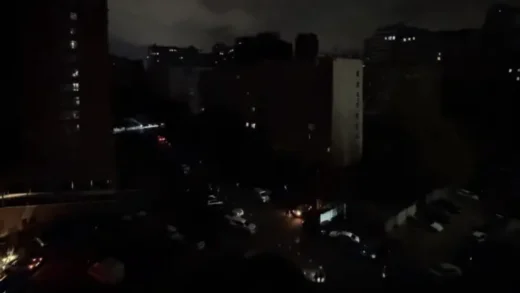 У деяких районах Києва зникло світло: названо причину