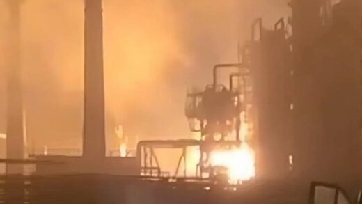 ЗМІ: Дрони "зупинили" роботу великого НПЗ Росії