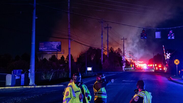 Падіння вантажного літака у США: загинули 7 людей, 11 постраждали