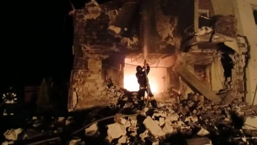 Ворожа атака дронами на Київщину: постраждала жінка, пошкоджено будинки та автівки