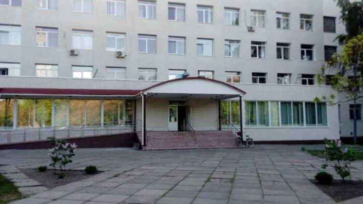 Мільйони на лінолеум і вікна: як «Статус Лідер» завищує ціни у київських лікарнях