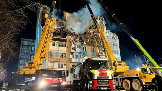 В Тернополі продовжують розбирати завали будинку