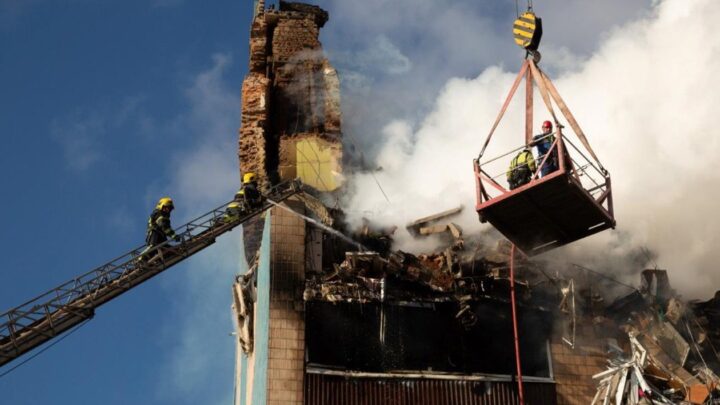 Удар по Тернополю: невідома доля 22 людей