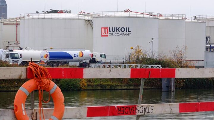 Британія зробила для Lukoil International виняток із санкцій