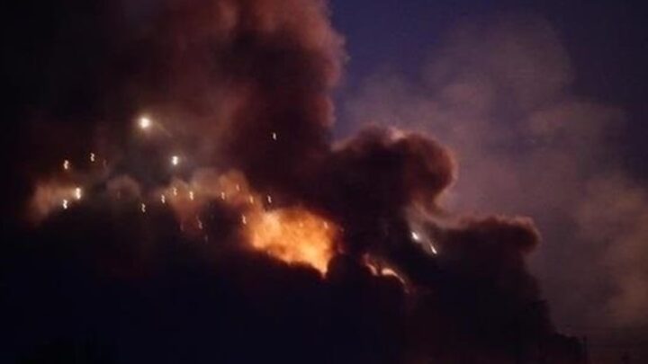 У Києві гриміли вибухи: пошкоджено багатоповерхівку