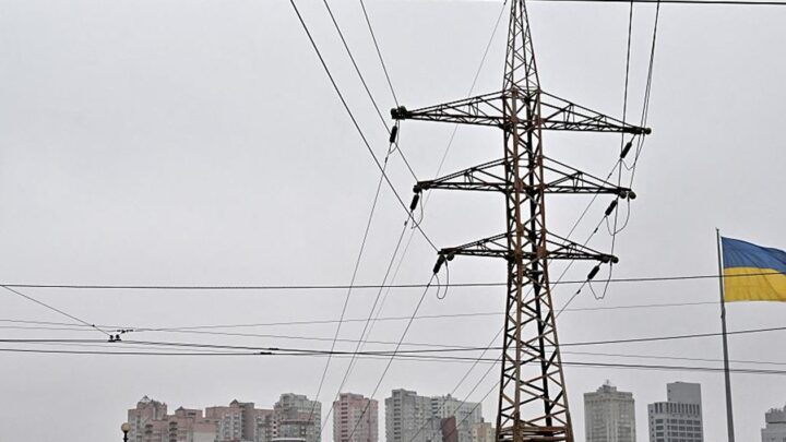 Україна цілодобово імпортує електроенергію