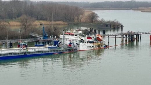 Атакований у Ростові танкер повільно йде на дно - ЗМІ